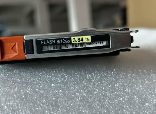 118000632 005052585 005052584 005052560 005051749 D3F-2SFXL2-3840 for EMC Unity 3/4/5/600 3.84TB SSD